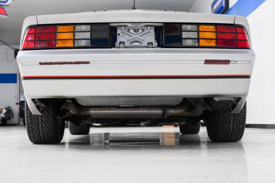  Chevrolet Camaro Z28 IROC-Z (1FP87) 1985 года  (фото 53 из 124)